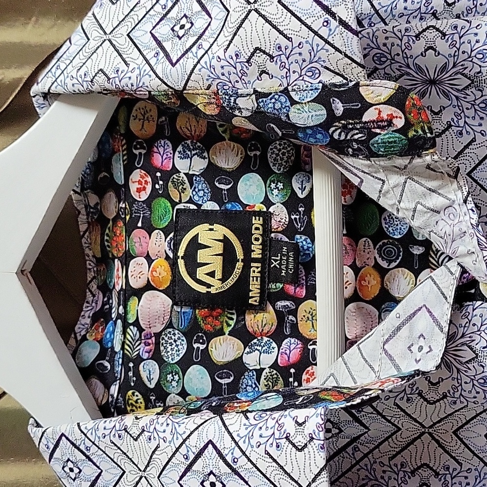 Euc- Ameri Mode Geometric Print Button Down W/Con… - image 3